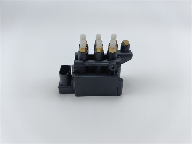 Air Suspension Solenoid Valve Block 37206861882 For BMW G11 G12